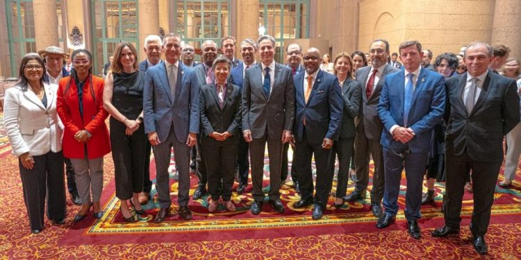 Cumbre de las Américas: Stelatto, entre los líderes políticos del continente