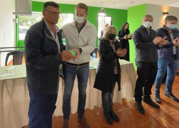 Apóstoles: entregaron carnets de cobertura de salud integral a 127 pequeños productores