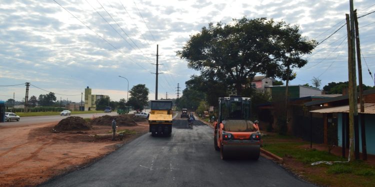 Posadas: desarrollan obras viales sobre la avenida 213