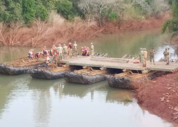 Avanza el armado del puente militar en la Ruta Provincial 2 sobre el arroyo Pindaytí