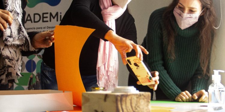 Posadas: continúan los cursos para potenciar emprendimientos mediante la fotografía