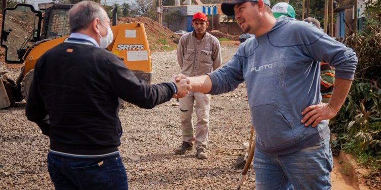 Posadas: Stelatto supervisó las obras en la avenida Venezuela