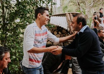 Herrera Ahuad entregó beneficios a productores en Campo Viera