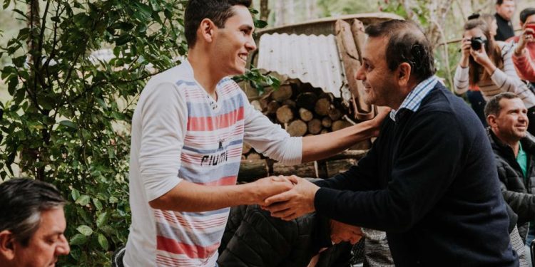 Herrera Ahuad entregó beneficios a productores en Campo Viera