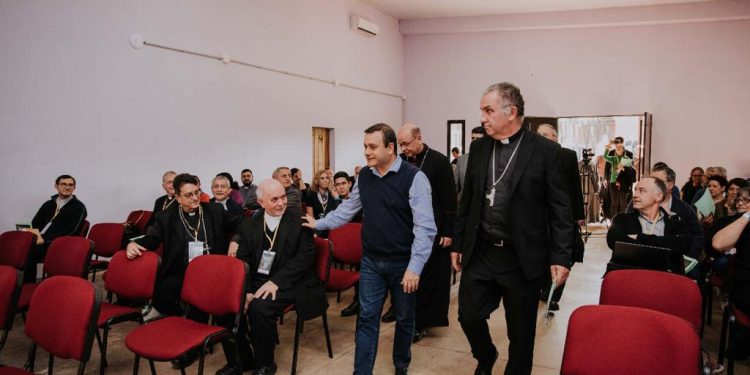 Herrera Ahuad participó en la apertura del Simposio “Teología y Catequesis” en Puerto Iguazú