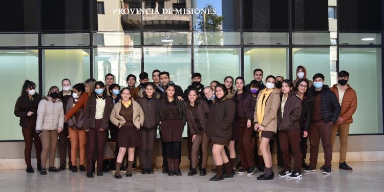 Posadas: estudiantes del Instituto Belén de Campo Grande visitaron la Legislatura provincial