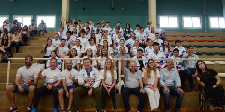 Entregaron indumentaria a deportistas misioneros del Programa Estímulo