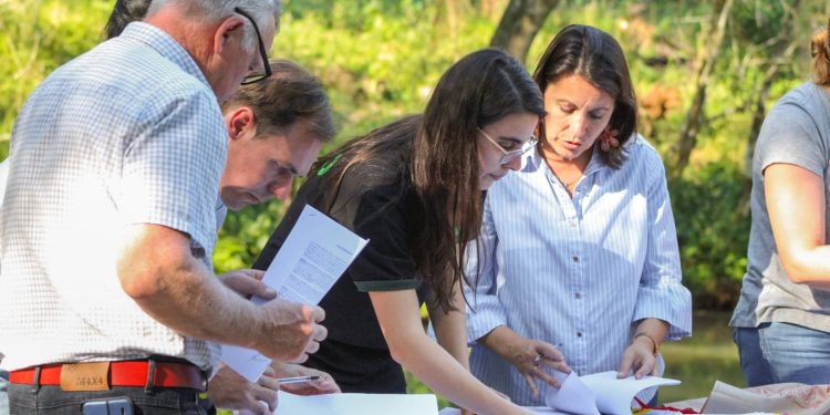 El Ministerio del Agro entregó créditos en Campo Ramón para recuperación productiva