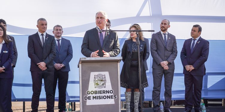“La patria se hace desde abajo hacia arriba y todos unidos”, afirmó Passalacqua en el acto por el Día de la Independencia