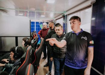 Herrera Ahuad visitó el tráiler Misiones Gamer en Oberá