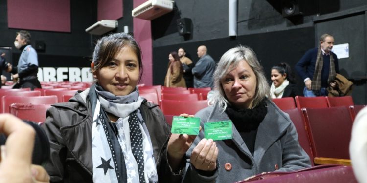 Productores de Oberá recibieron sus carnets para la cobertura de salud