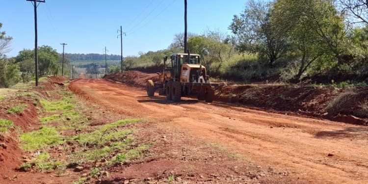 Avanza la obra para pavimentar el acceso al Parque Industrial de Apóstoles