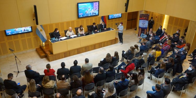 Se realizó un conversatorio sobre educación disruptiva en la Legislatura misionera