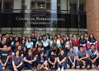 Jóvenes participantes del programa “Yendo”, El Fun Tour del Conocimiento, visitaron la Legislatura