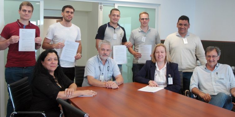 Yacyretá y la UNaM firman un convenio para capacitar a futuros ingenieros