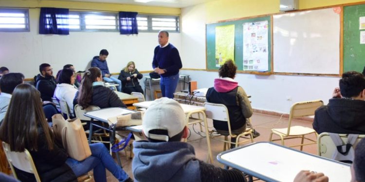 Posadas: Penayo visitó el Itec con taller sobre Derechos y Garantías Constitucionales