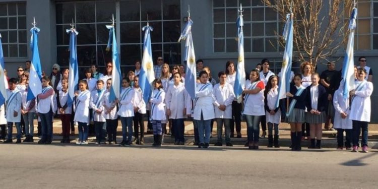 Realizarán cortes de pelo gratis a niños abanderados de escuelas públicas posadeñas