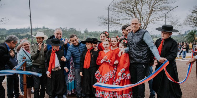 El gobernador inauguró obras de fuerte impacto para el turismo y el bienestar de la comunidad de El Soberbio