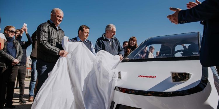 Presentaron el C-R2, el vehículo biplaza eléctrico urbano producido en Misiones