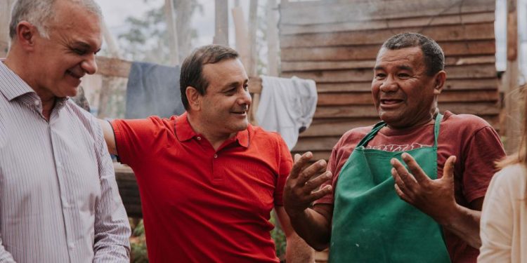 Herrera Ahuad supervisó el avance de obras eléctricas en barrios populares de la Zona Sur de Misiones