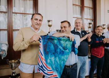 Herrera Ahuad entregó preseas e indumentaria para las olimpiadas médicas y de la salud