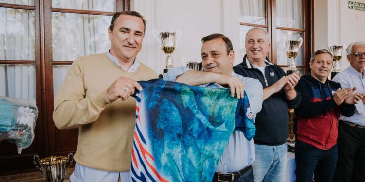 Herrera Ahuad entregó preseas e indumentaria para las olimpiadas médicas y de la salud