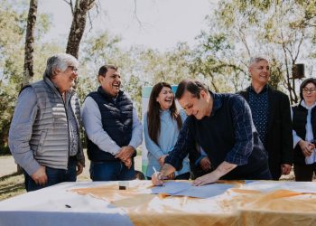 La Provincia oficializó el traspaso de la prestación del servicio de agua potable en Santa Ana a cooperativa local