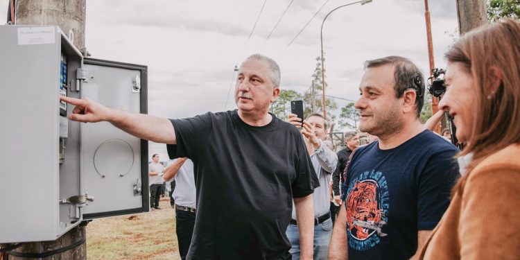 Passalacqua destacó las obras eléctricas inauguradas en Piñalito Norte, que contribuyen al avance de la localidad