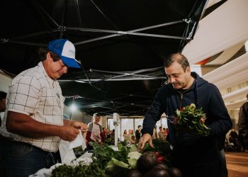 Entregaron maquinarias, herramientas y material a productores en Almafuerte