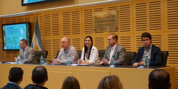 Presentaron en la Legislatura diplomaturas sobre desarrollo sostenible
