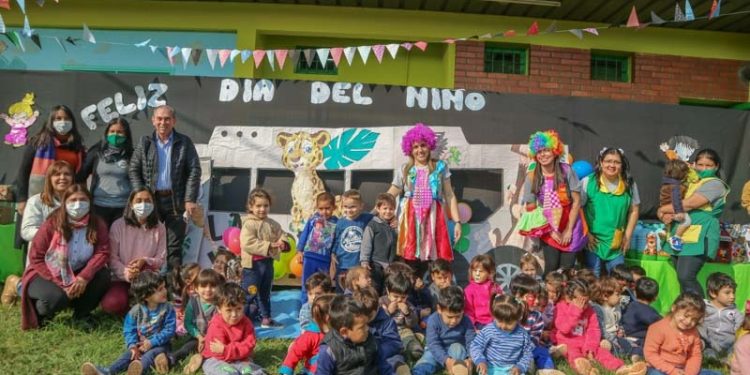 Mes de la Niñez: Stelatto junto a los hijos de los agentes municipales en el cierre de los festejos