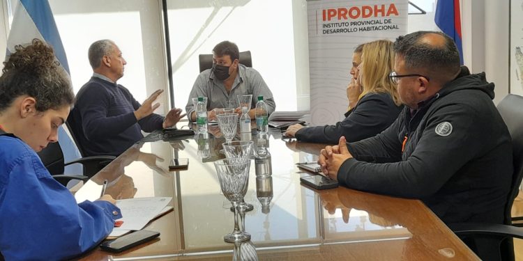 El defensor del pueblo se reunió con el presidente del Iprodha para hablar sobre la problemática de varios barrios de Posadas