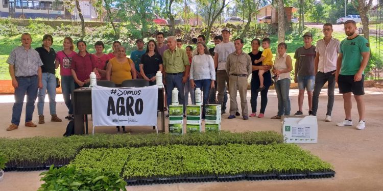 Entregaron más de 1500 plantines frutales en Dos de Mayo