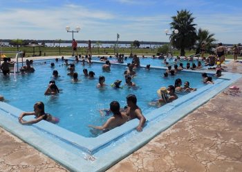 Cerca de dos millones de personas viajan por el país este fin de semana largo