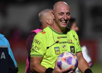 Se retiró Néstor Pitana, árbitro récord y referente de la historia del fútbol argentino
