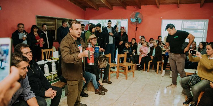 El Gobierno entregó subsidios a familias productoras de San Vicente afectadas por temporal