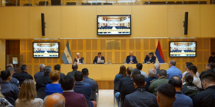 Capacitan a funcionarios públicos en seguridad y educación vial