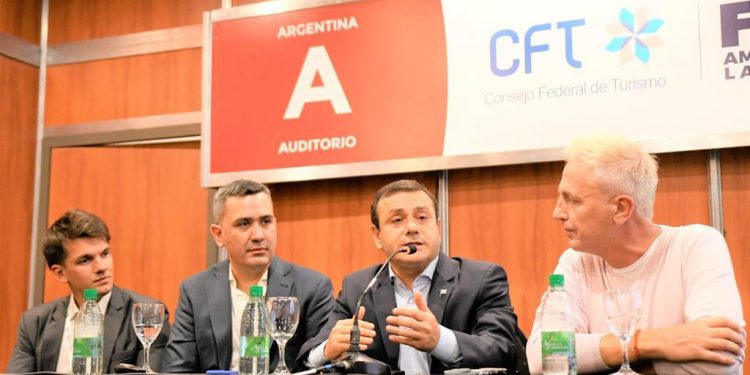 El gobernador visitó el stand de Misiones en la Feria Internacional de Turismo de América Latina en Buenos Aires