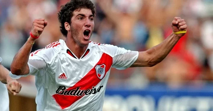 Gonzalo Higuaín anunció su retiro del fútbol