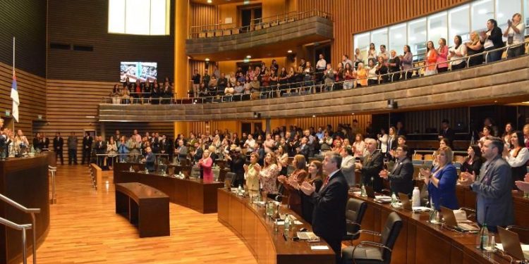 Misiones aprobó un Presupuesto con fuerte acento en inversión social para 2023