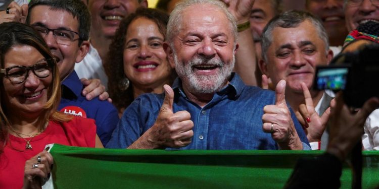 Lula da Silva derrotó a Jair Bolsonaro por una ventaja mínima y será nuevamente presidente de Brasil