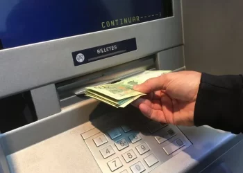 El gobernador anunció el pago de haberes para la administración pública