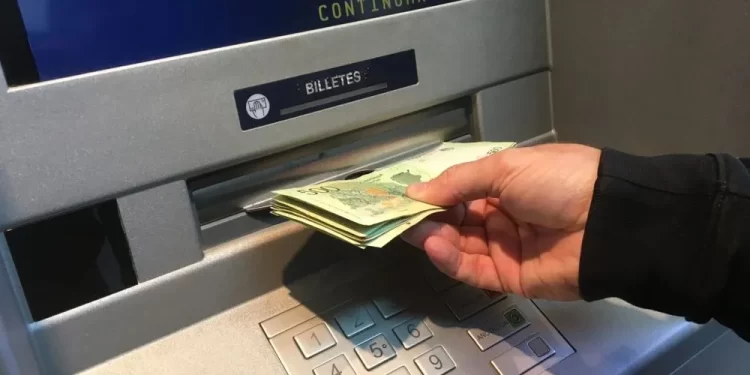 El gobernador anunció el pago de haberes para la administración pública