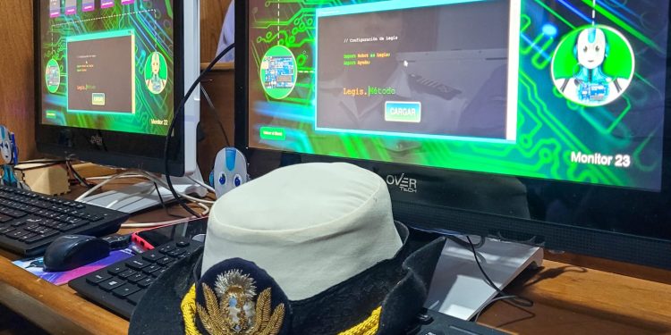 En respuesta a una iniciativa de la juventud, el Embajador Legislativo visitó el Liceo Almirante Storni