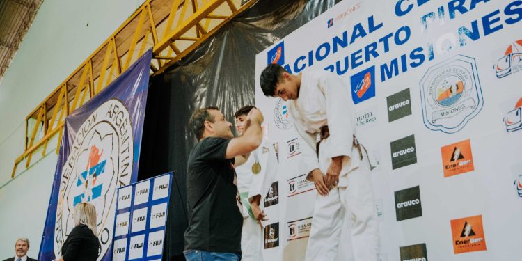 En Puerto Piray, Herrera Ahuad visitó a las delegaciones que compiten en el Torneo Nacional Clausura de Judo