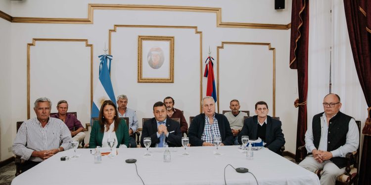 El gobernador acompañó la firma de convenio entre CEUROSP y Energía de Misiones