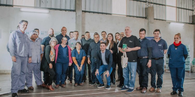 Herrera Ahuad visitó la planta envasadora de Agua de las Misiones en San Javier