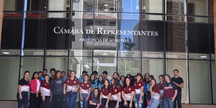 Las visitas guiadas son una fusión de historia y tecnología que deslumbra a los estudiantes