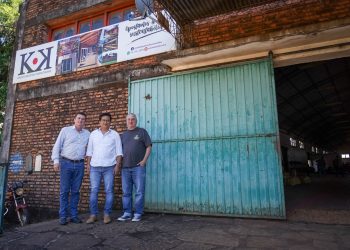 La industria misionera no tiene techo gracias a la creatividad y pasión de nuestra gente”, consideró Passalacqua en visita a fábrica de casas de madera en Alem