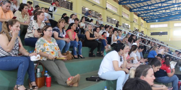 Más de 700 docentes finalizaron capacitación en educación alimentaria y nutricional en el entorno escolar